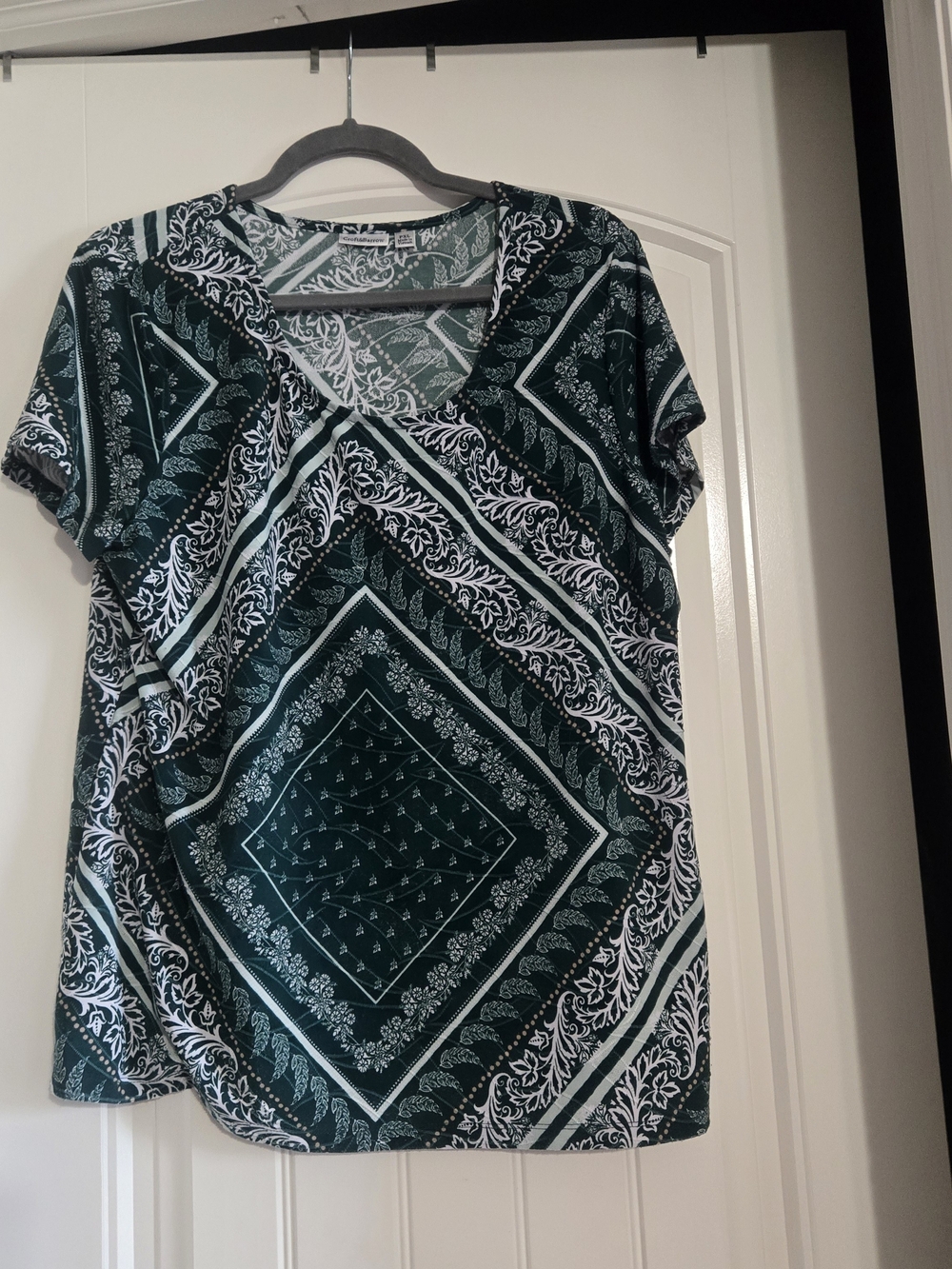 croft & barrow Dark Green Paisley-Print V-Neck Top
